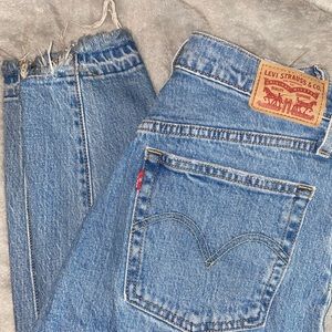 Light washed, straight leg, Levi 501’s